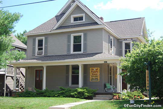 Photo of the Good Knits knitting store in Broad Ripple Village in Indianapolis, Indiana