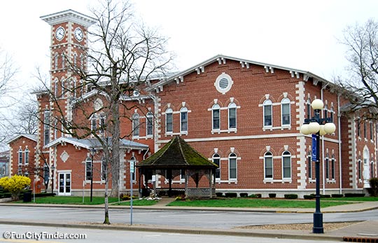 Picture of the Statehouse in Martinsville, Indiana