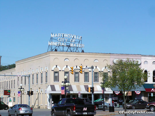 Picture of the Martinsville Mineral Water sign and building in downtown Martinsville, Indiana