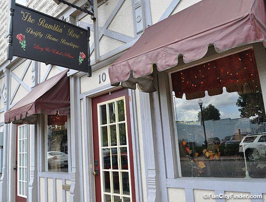 Photo of the Ramblin Rose Boutique in downtown Mooresville, Indiana