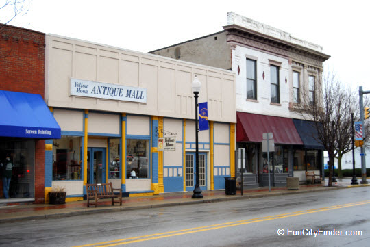 Yellow Moon Antique Mall in Mooresville, Indiana