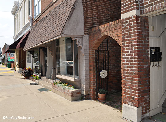 Downtown Noblesville, Indiana street full of thriving Noblesville businesses