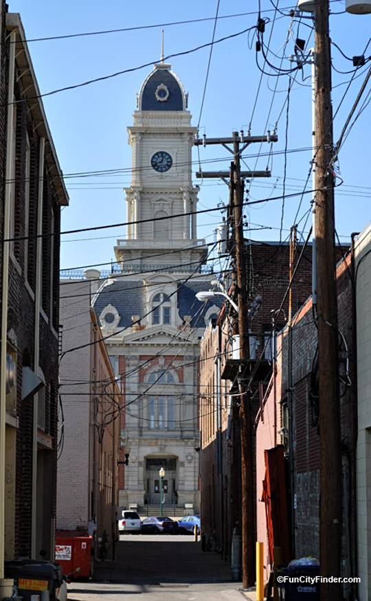 Alleyway of the Noblesville, Indiana courthouse